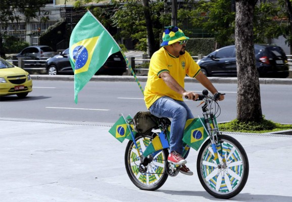 ambiente y color en brasil a un día del comienzo del mundial