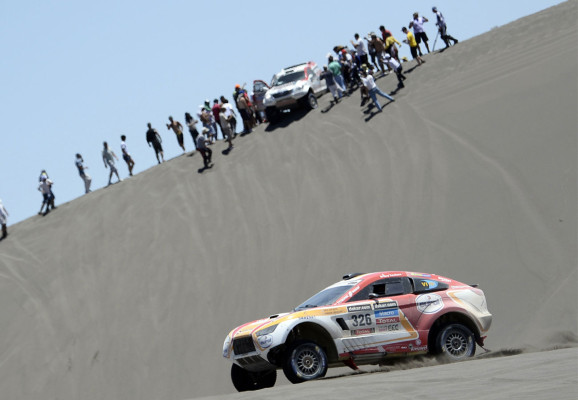El Rally Dakar 2014 más extenso y exigente que los anteriores .