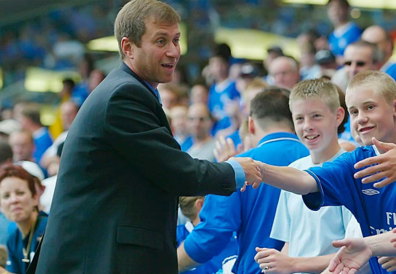 Los grandes magnates del fútbol .