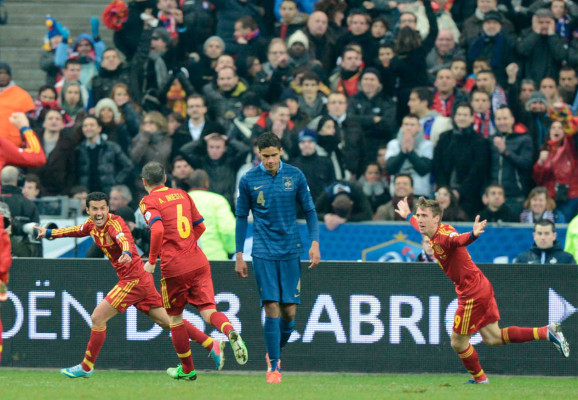 España se baja a Francia y es líder.