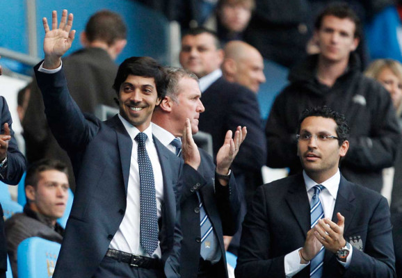 Los grandes magnates del fútbol .