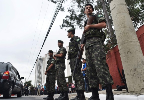 ambiente y color en brasil a un día del comienzo del mundial