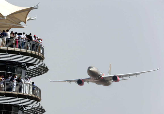 Vettel fue imparable y ganó fácil en Bahrein.