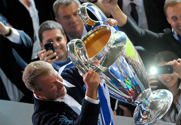 Los grandes magnates del fútbol .