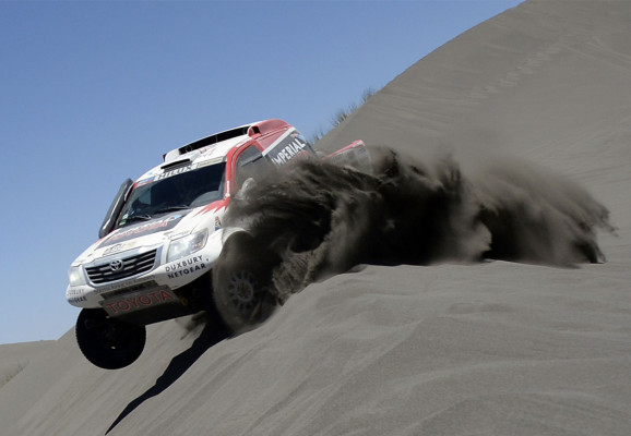 El Rally Dakar 2014 más extenso y exigente que los anteriores .