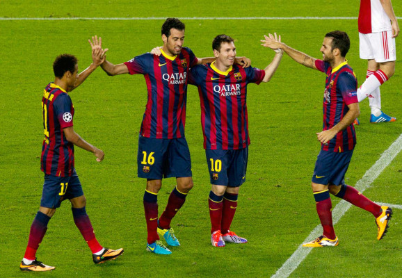 Barcelona golea al Ajax con triplete de Lionel Messi.