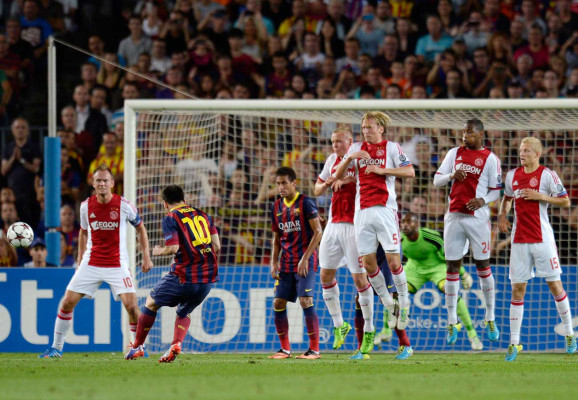 Barcelona golea al Ajax con triplete de Lionel Messi.