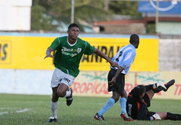 Las fotos que no habías visto del debut de Carlo Costly con Platense hace 14 años