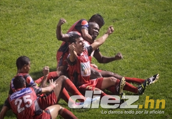 Deportes Savio liquidó al Platense 5-1.