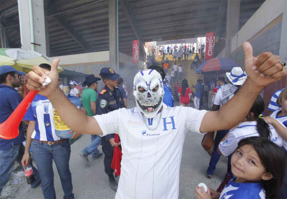 Ambientazo previo al juego entre Honduras vrs Costa Rica