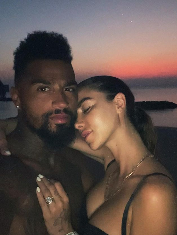 El ex Barcelona que es parte de la “pareja más sexy del mundo”: Sus fotos íntimas y ella es maestra de kung-fu