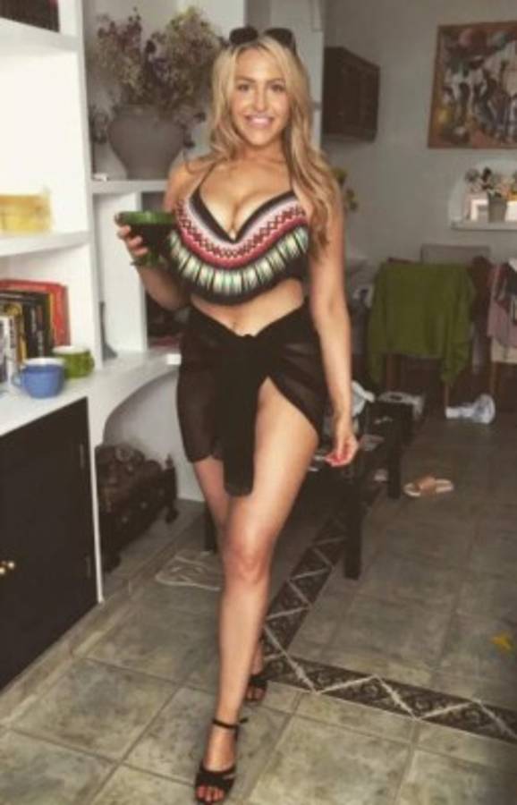 Bienvenida a la Premier League: La deslumbrante rubia que es presentadora de TV del Leeds United