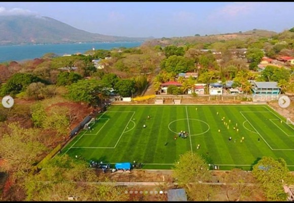 FOTOS: Espectacular cancha frente a la playa fue inaugurada en Amapala