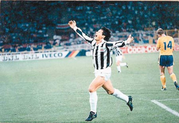 ¡Históricos! Felipe Baloy se une a la lista de los centroamericanos que han celebrado en mundiales