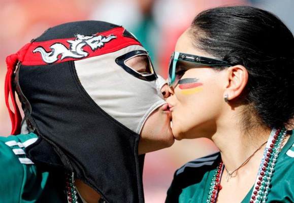 ¡Solo bellezas! Alemanas y mexicanas se roban las miradas en el Luzhniki Stadium