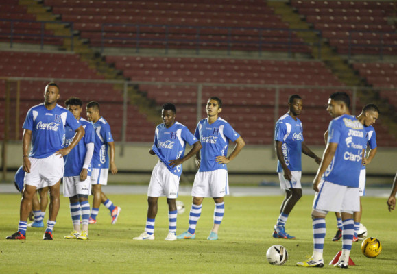 La Selección reconoció este jueves por la noche el estadio Rommel Fernández.
