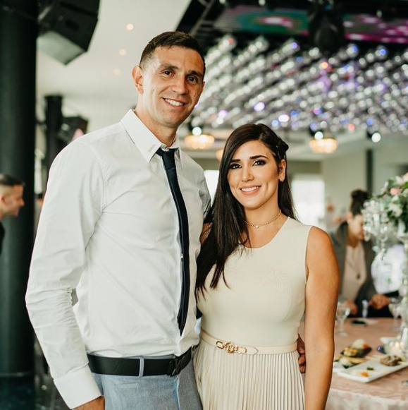 Dibu Martínez conoció a su esposa portuguesa en una parada de colectivos: “La veía pasar y un día la encaró”