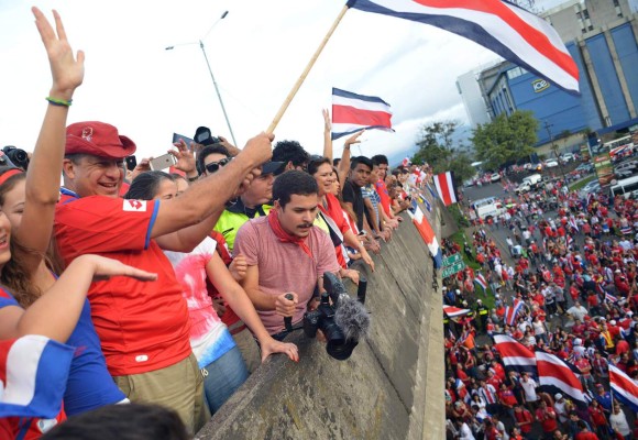 Costa Rica celebra con locura su pase histórico a cuartos de final