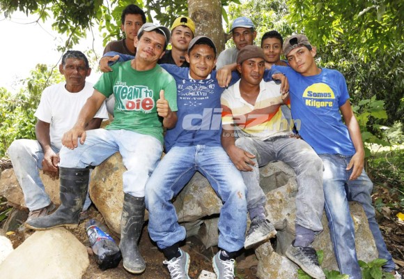Así trabajaba 'Ñangui' Cardona en la albañilería día a día bajo un sol imperante