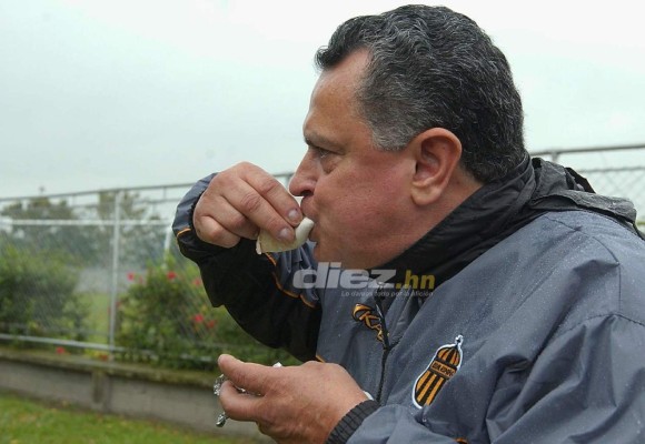 Del baúl de los recuerdos: La foto de Pacini, los futbolistas en el presidio y el contrato de Osman