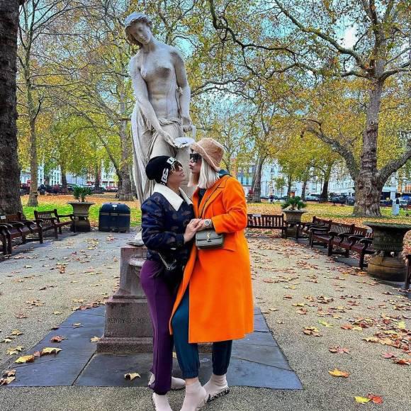 Tiene una vida lujosa: ¿Quién es la polémica mamá de Carlos Salcedo que lo acusó de matar a su propia hermana?