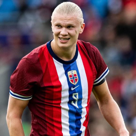 Haaland no se cansa de hacer goles con Noruega.