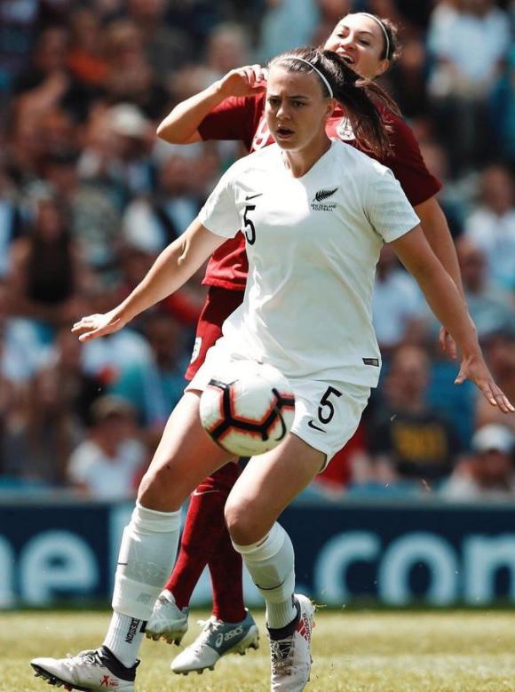 Hito en el fútbol: Meikayla Moore, la jugadora que hizo un hat-trick ante Estados Unidos, pero en su propia meta