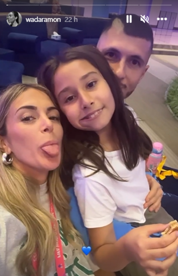 Besos y mucho amor tras sufrida clasificación: jugadores de la selección argentina recibieron a sus esposas en la concentración