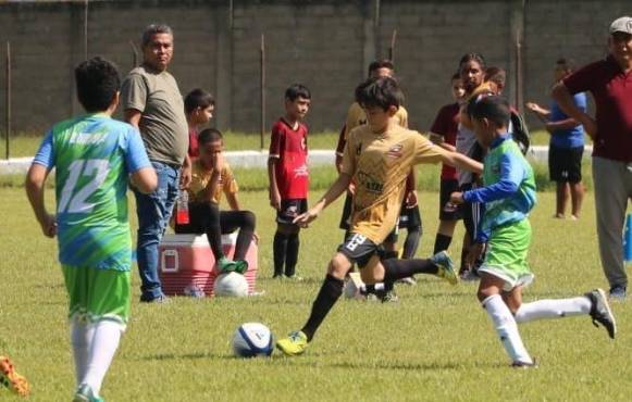 ¡Lluvia de estrellas! Un éxito segundo torneo nacional de Academias de Fútbol en la ciudad de Yoro
