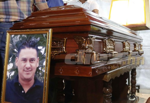 FOTOS: Llanto y dolor en velatorio de Walter López en Ocotepeque