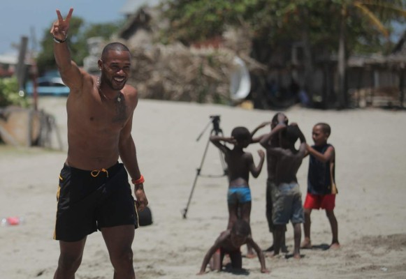 El reto del velocista hondureño Rolando Palacios en la playa