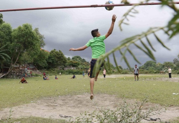 FOTOS: Así es un partido en un bordo de Honduras