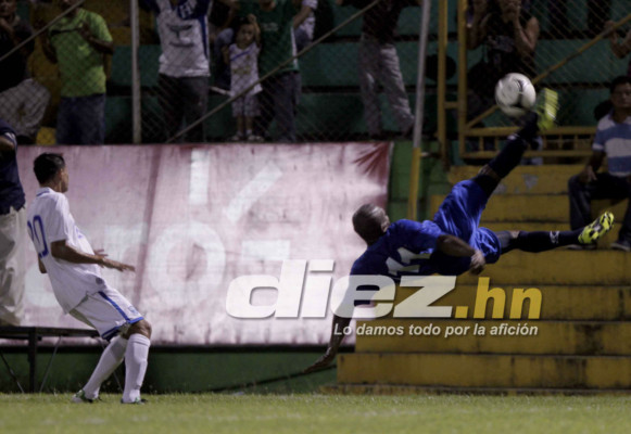 'El Rey' David se retiró del fútbol en un partido en el Morazán.