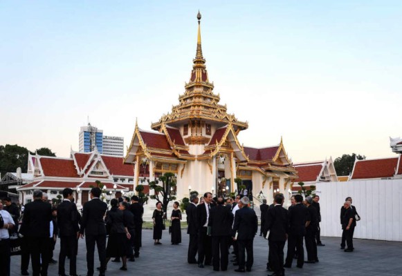 Fotos: Funeral budista en Bangkok para el presidente del Leicester City