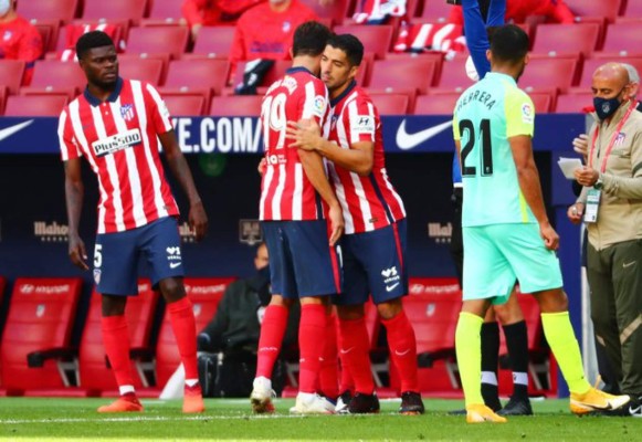 Alegría total, abrazos y su ritual: Así fue el debut goleador de Luis Suárez con el Atlético&nbsp;&nbsp;
