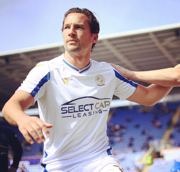 Ganó la Premier League, el Chelsea lo fichó por 40 millones y ahora es constructor de casas