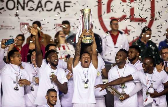 Olimpia fue el primer campeón de la Liga Concacaf en 2017. Alajuelense, el cuarto, tras hacerlo en la edición del 2020.