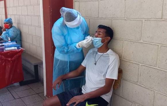Futbolistas de Upnfm se realizaron pruebas de covid-19 ayer (sábado) en horas de la mañana.