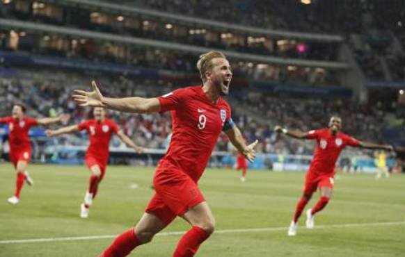 Volgograd (Russian Federation), 18/06/2018.- Harry Kane of England celebrates after scoring the winning goal during the FIFA World Cup 2018 group G preliminary round soccer match between Tunisia and England in Volgograd, Russia, 18 June 2018. (RESTRICTIONS APPLY: Editorial Use Only, not used in association with any commercial entity - Images must not be used in any form of alert service or push service of any kind including via mobile alert services, downloads to mobile devices or MMS messaging - Images must appear as still images and must not emulate match action video footage - No alteration is made to, and no text or image is superimposed over, any published image which: (a) intentionally obscures or removes a sponsor identification image; or (b) adds or overlays the commercial identification of any third party which is not officially associated with the FIFA World Cup) (Mundial de Fútbol, Volgogrado, Inglaterra, Rusia, Túnez, Túnez) EFE/EPA/FRANCIS R. MALASIG EDITORIAL USE ONLY