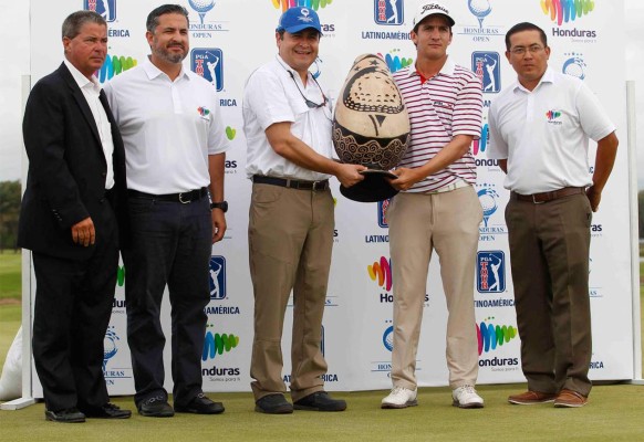 Felipe Velásquez, venezolano que se lleva el Honduras PGA Tour Latinoamérica de golf