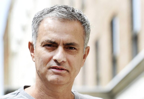 Fotos: Así fue la presentación de José Mourinho como DT de Manchester United