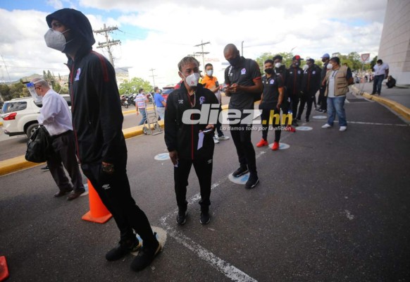 ¡Cánticos y nuevo look! La partida de Olimpia rumbo a Orlando para enfrentar al Montreal Impact