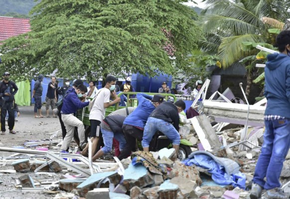 Devastadoras imágenes: Indonesia sufre un duro terremoto que dejó más de 30 personas muertas