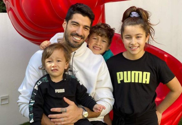 En casa y con nuevos 'looks': Así pasaron los futbolistas el día del padre en pleno coronavirus&nbsp;&nbsp;