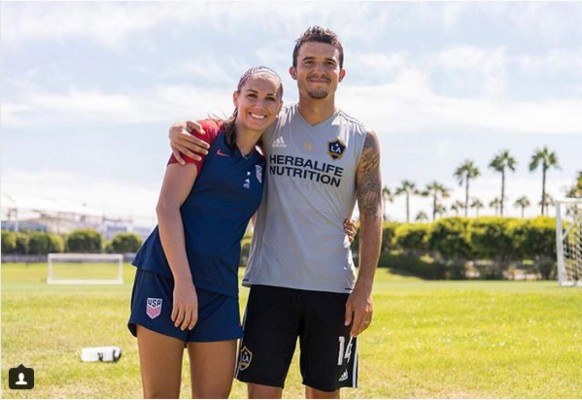 La vida de Alex Morgan fuera de las canchas con su esposo Servando Carrasco