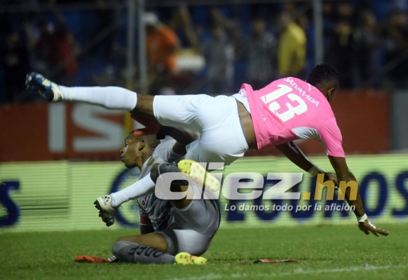 Las imágenes que no viste en televisión del Real España-Olimpia