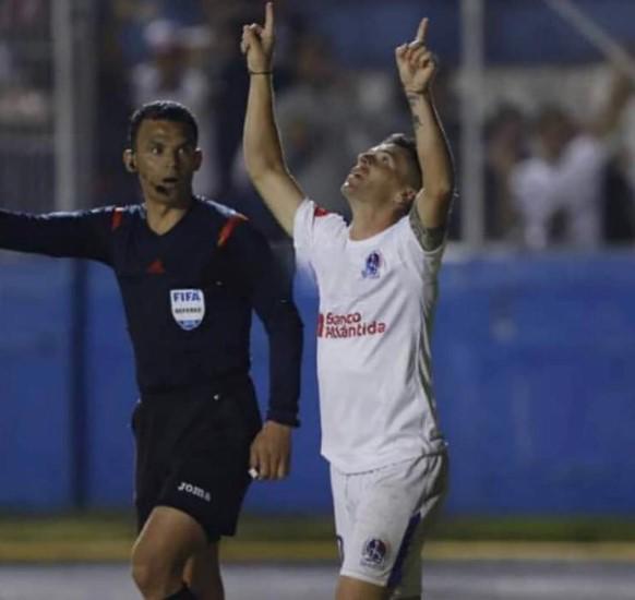 Exjugador de Olimpia anuncia su retiro del fútbol y se acuerda de su paso por Honduras: “Viví momentos inolvidables”