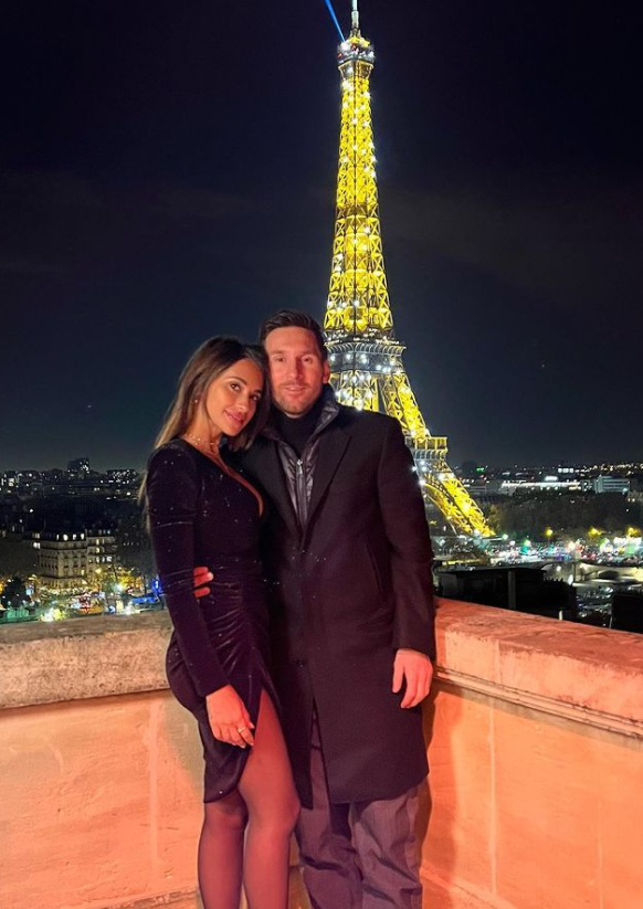 El ‘‘modesto’’ regalo que Messi le dio a su esposa en París: ¿cuánto cuesta el auto eléctrico que maneja Antonela Roccuzzo?