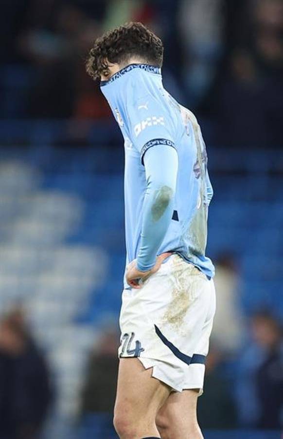 ¿Qué le pasó en la cara de Pep? La crisis en el City, el PSG se hunde más y Lewandowski hace historia en la Champions