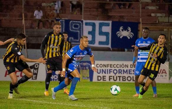 Marco Tulio Vega se quedó sin contrato con los colores del CD Victoria.